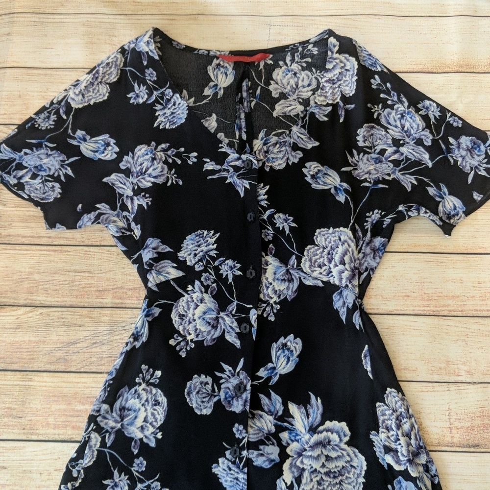 3/$20 Tigerlily Navy Floral Cut Out Back Dress